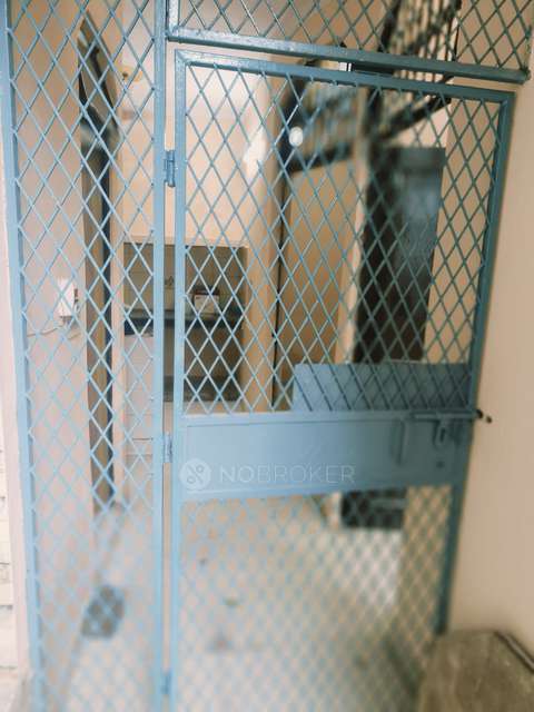 1 BHK Flat In Standalone Building  For Sale  In Krishna Park Extension