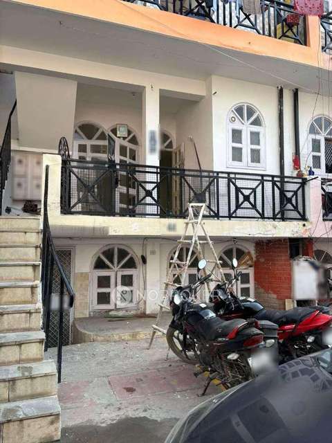 2 BHK Flat In Apna Enclave For Sale  In Sector 3