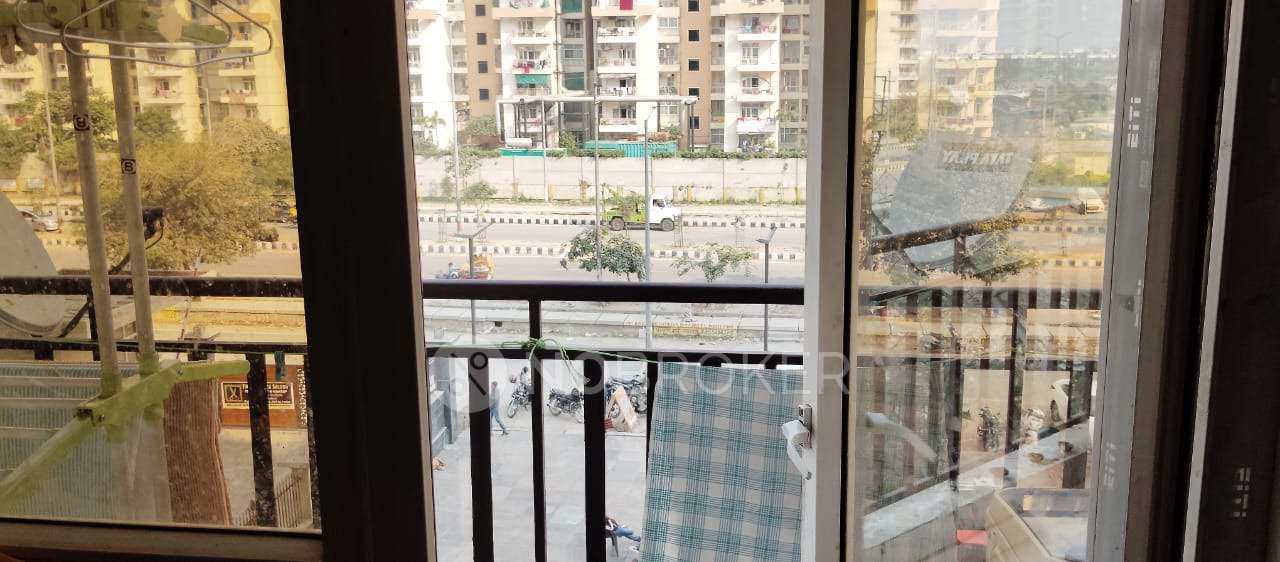 3 BHK Flat In Aims Green Avenue For Sale  In Sector 4