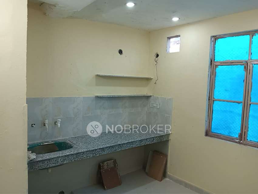 1 BHK Flat In Smarpankunj For Sale  In Dashrath Puri