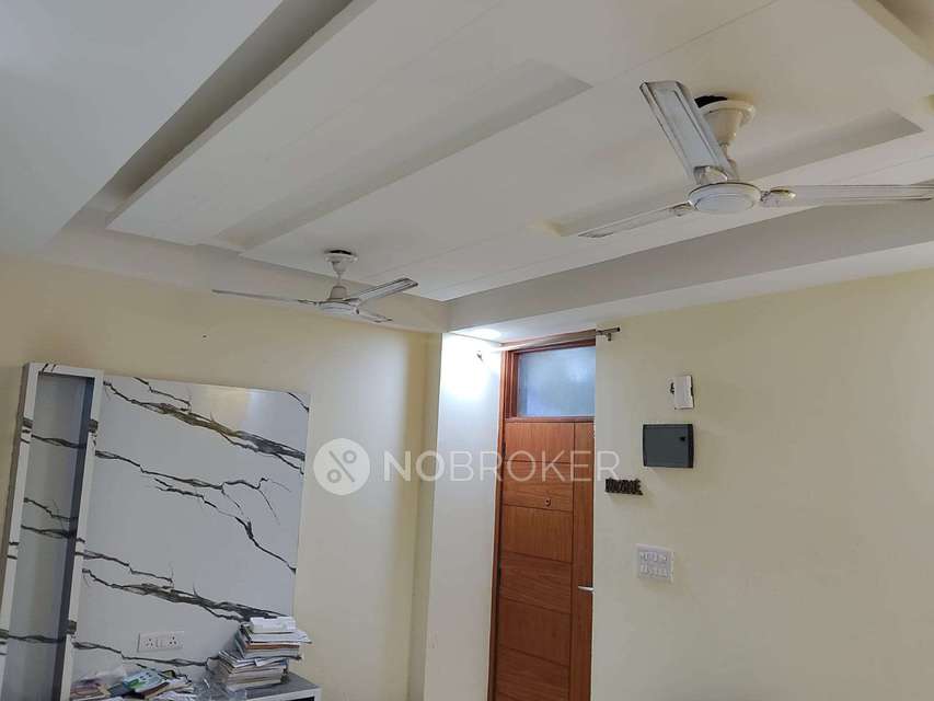 Single Room for Male In 2 BHK  In Apartment In Sector 44,