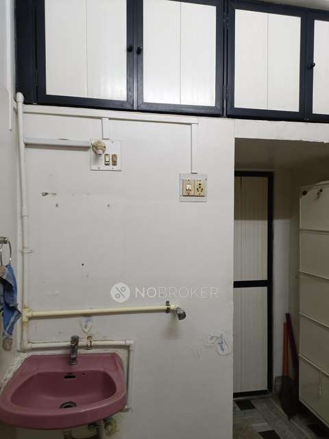 3 BHK Flat In Mandrekar Building Vile Parle East for Rent  In Vile Parle