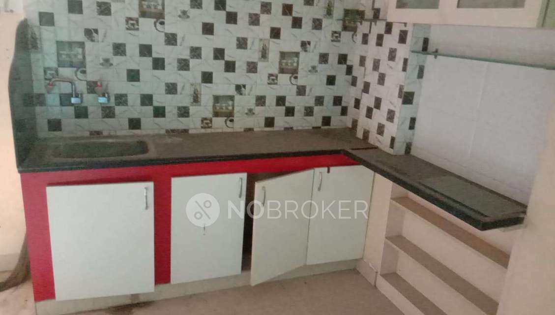 4 BHK Flat In Sandalone Building For Sale  In Yellamma Banda,