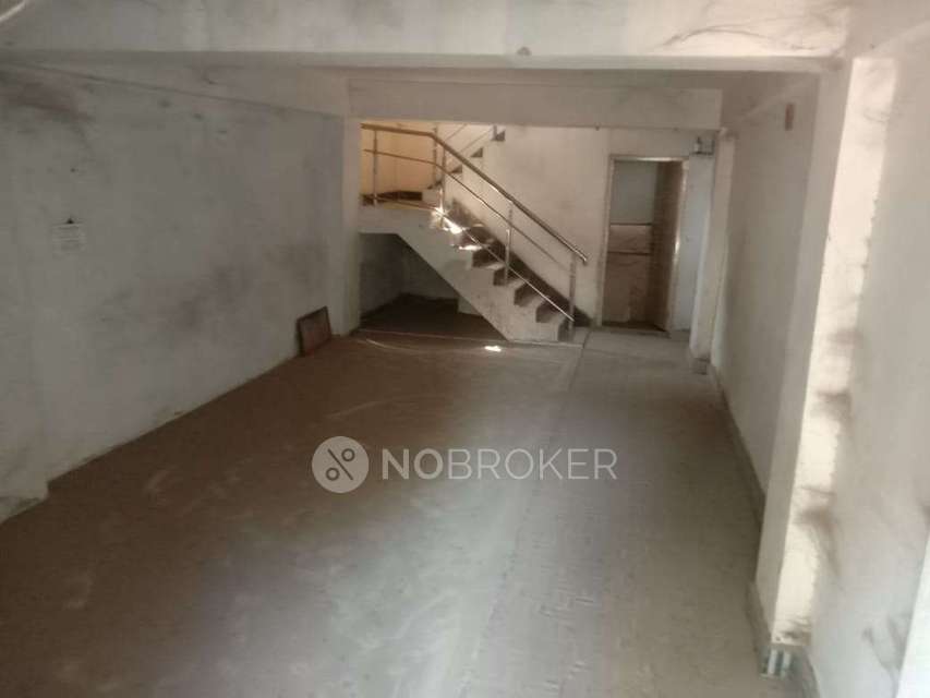 4 BHK Flat In Sandalone Building For Sale  In Yellamma Banda,