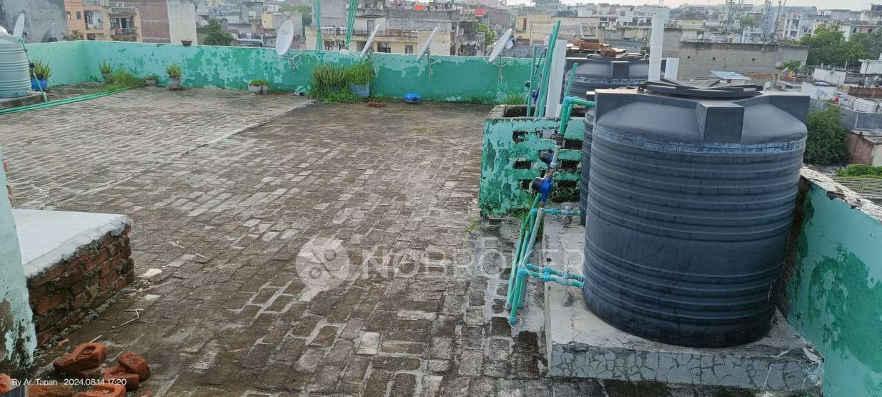 2 BHK Flat In Baali Pahalwan Complex For Sale  In F4hm+6wq, Near Cbr Chowk, Baba Mohalla, Aya Nagar, New Delhi, Delhi 110047, India