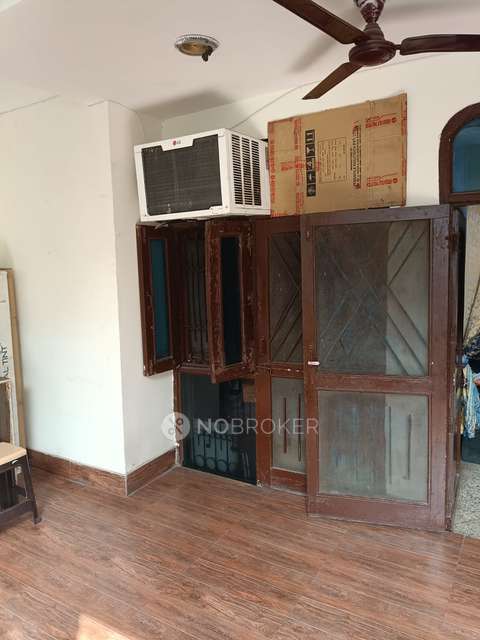 2 BHK Flat In Shree Ganesh Apartment For Sale  In Dilshad Garden