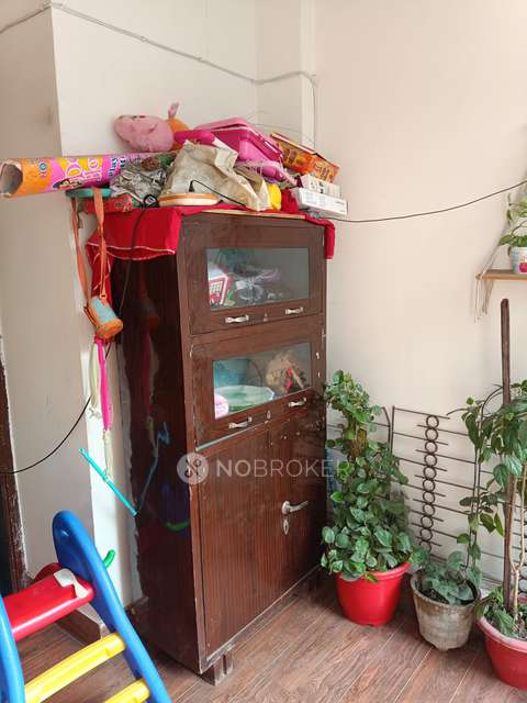 2 BHK Flat In Shree Ganesh Apartment For Sale  In Dilshad Garden