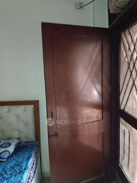 2 BHK Flat In Shree Ganesh Apartment For Sale  In Dilshad Garden