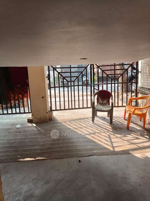 2 BHK Flat In Shree Ganesh Apartment For Sale  In Dilshad Garden
