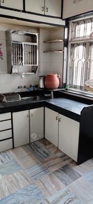 2 BHK Flat In Hira Building for Rent  In Bhawani Peth
