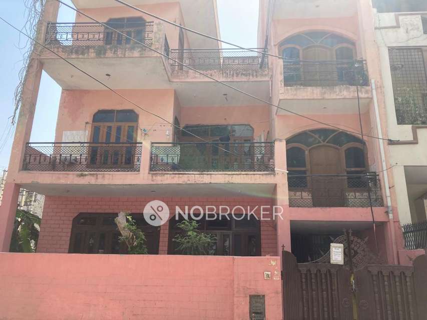 1 BHK House for Rent  In Sector 10a