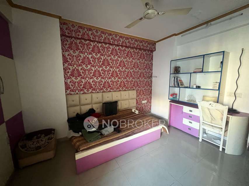 3 BHK Flat In 1st Avenue, Gaur City1 for Rent  In Sector 4