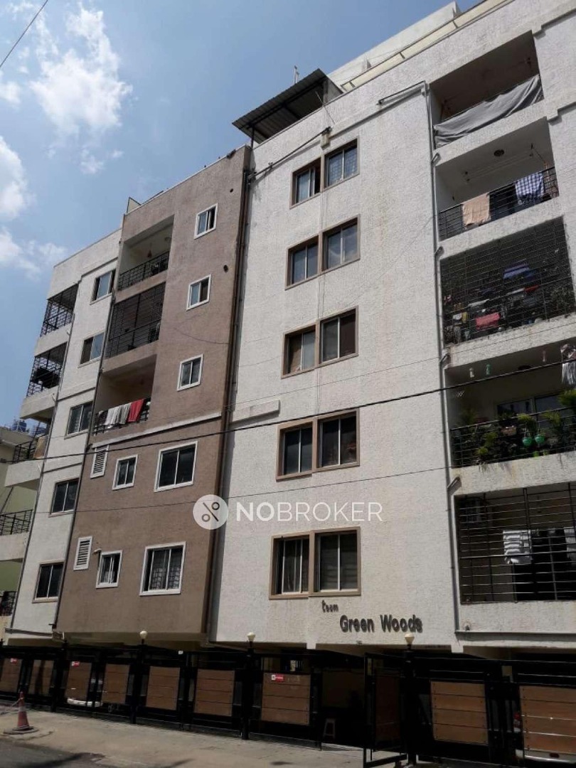 Team Green Wood Apartment