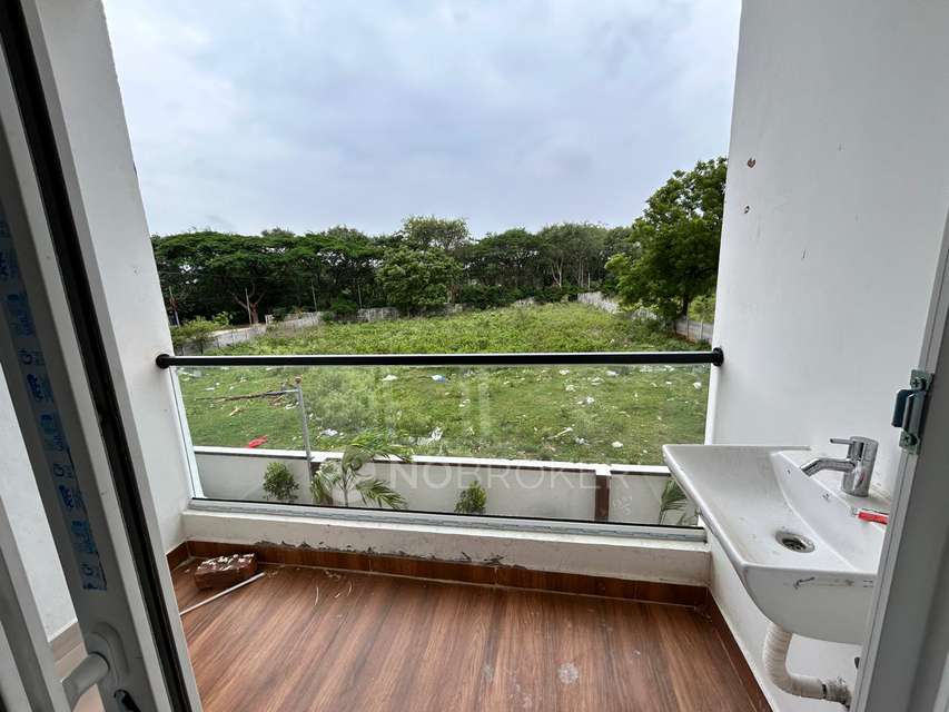 2 BHK Flat In Vasista Royal Heights, Gundlapochampally For Sale  In Gundlapochampally