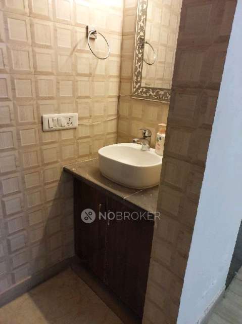 2 BHK Flat In Sb For Sale  In Shalimar Bagh