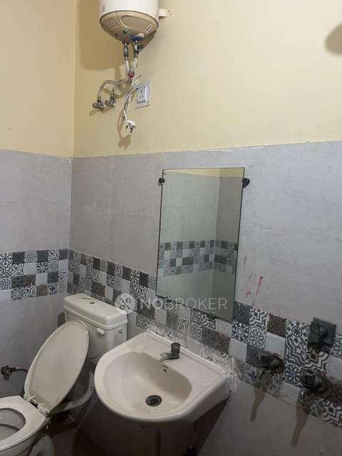 PG for Anyone in Police Chowki Sector 16