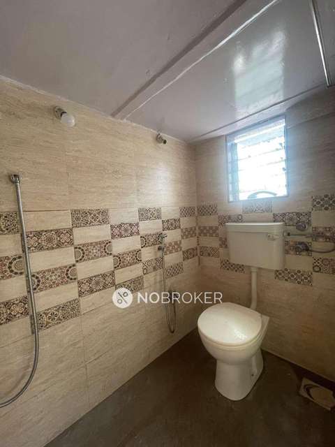 1 RK Flat In Chandroday Building For Sale  In Parel  East 