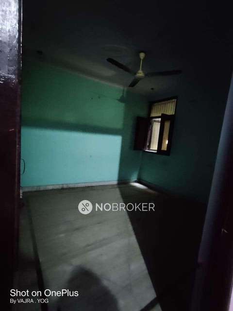 4 BHK Flat for Rent  In Wazirabad