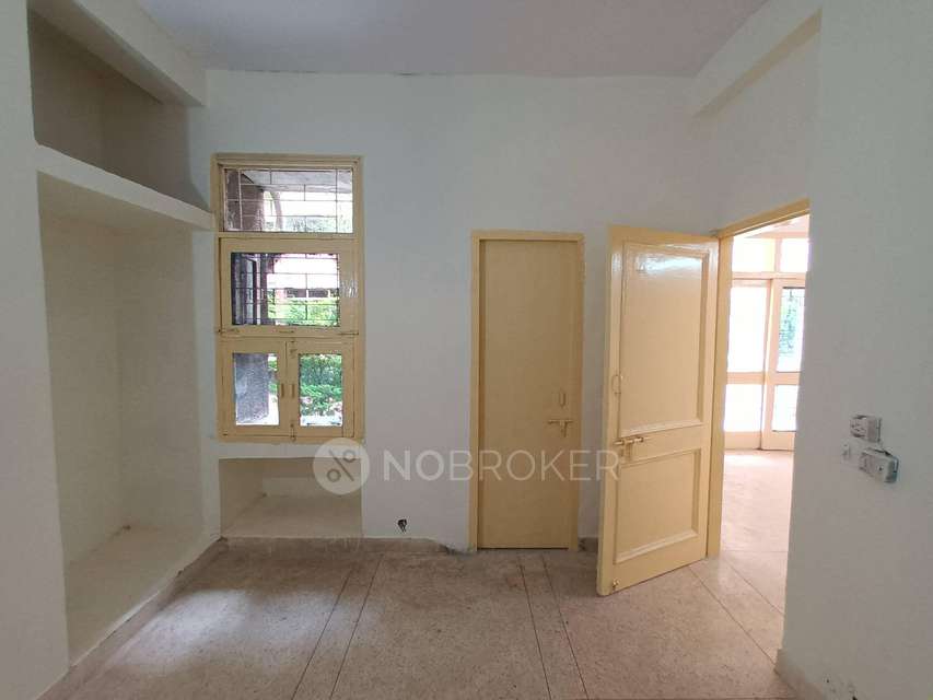 2 BHK Flat In Siddh Apartment For Sale  In Patparganj