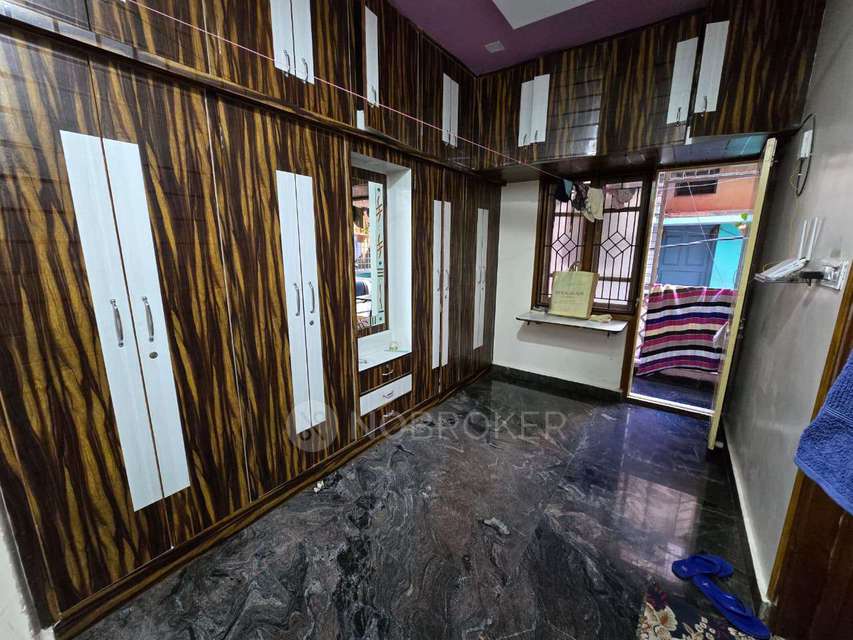 3 BHK Flat In Solanki Nivas For Sale  In Sv Lane