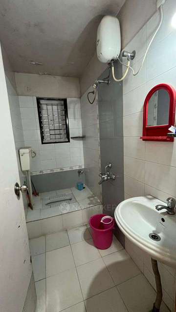 Shared Room for Female In 2 BHK  In Bhawani Ajala In Pashan