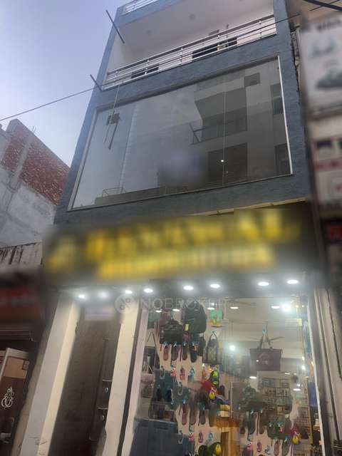 Showroom in Uttranchal Public School, Delhi for Rent 