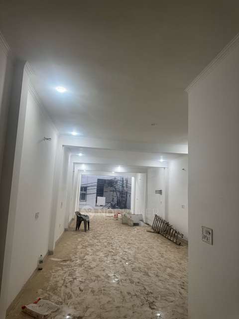 Showroom in Uttranchal Public School, Delhi for Rent 