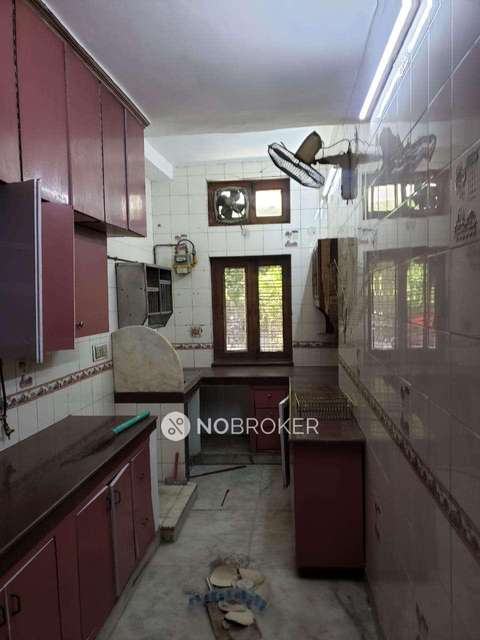 3 BHK Flat In Sidharth Enclave Ashram Chowk  For Sale  In Ashram Chowk