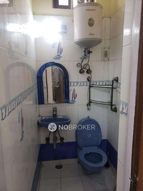 3 BHK Flat In Sidharth Enclave Ashram Chowk  For Sale  In Ashram Chowk