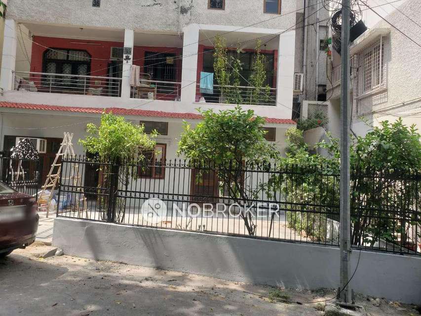 3 BHK Flat In Sidharth Enclave Ashram Chowk  For Sale  In Ashram Chowk