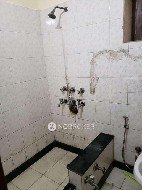 3 BHK Flat In Sidharth Enclave Ashram Chowk  For Sale  In Ashram Chowk