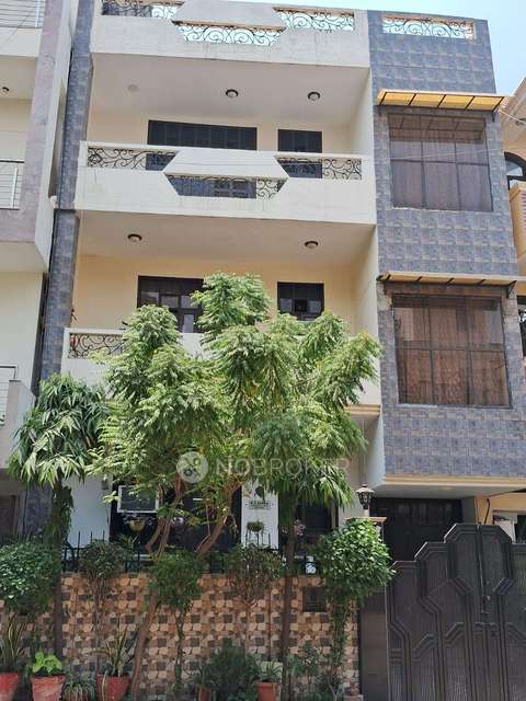 4+ BHK Flat For Sale  In Sector 31