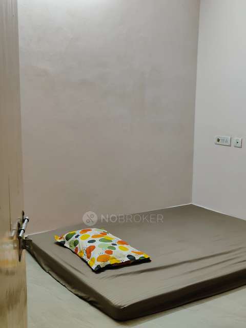 Single Room for Female In 2 BHK  In Ttk In Alwarpet