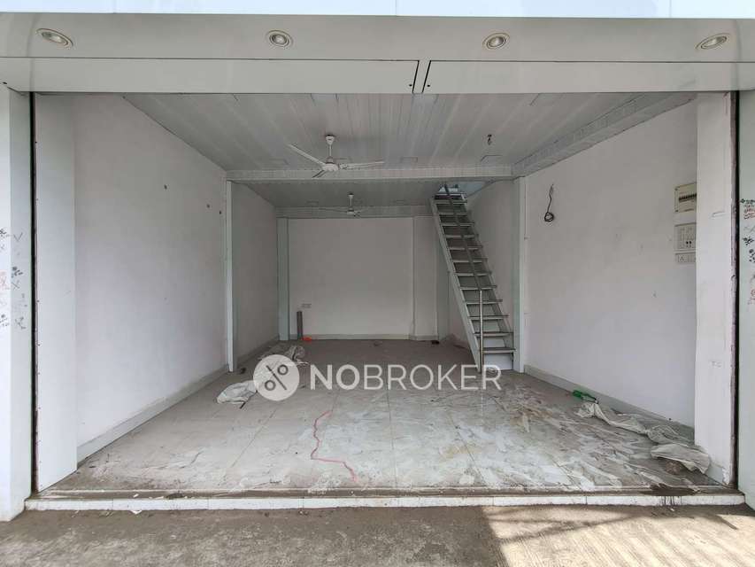 Showroom in Malad West, Mumbai for sale 