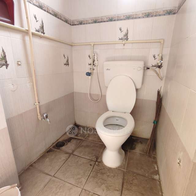 2 BHK Flat In Vemuri Laxmi Nivas For Sale  In Saroornagar