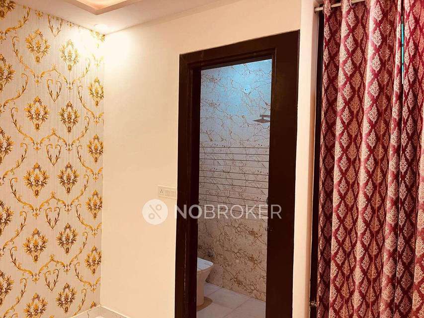 4 BHK Flat In Omshiva Apppartmrnt For Sale  In  Dwarka