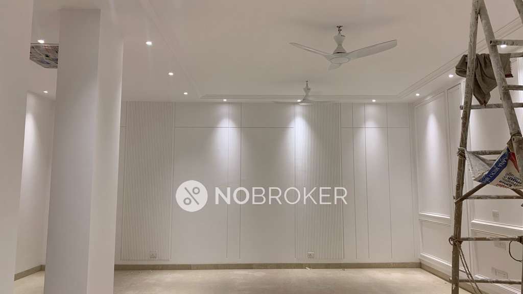 Office Space in Sarvapriya Vihar, Delhi for sale 