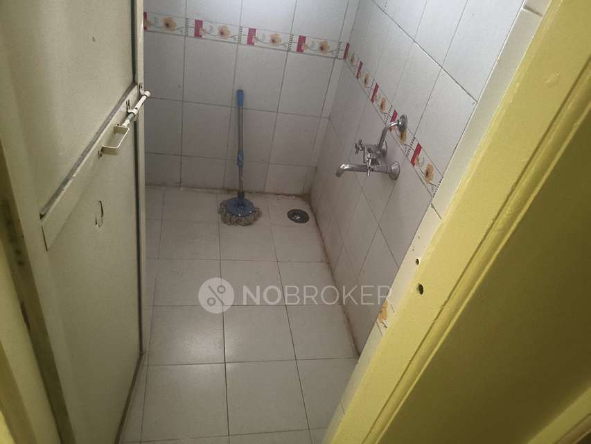 2 BHK Flat In Sunrise Appts Spine Road for Rent  In Moshi Sect