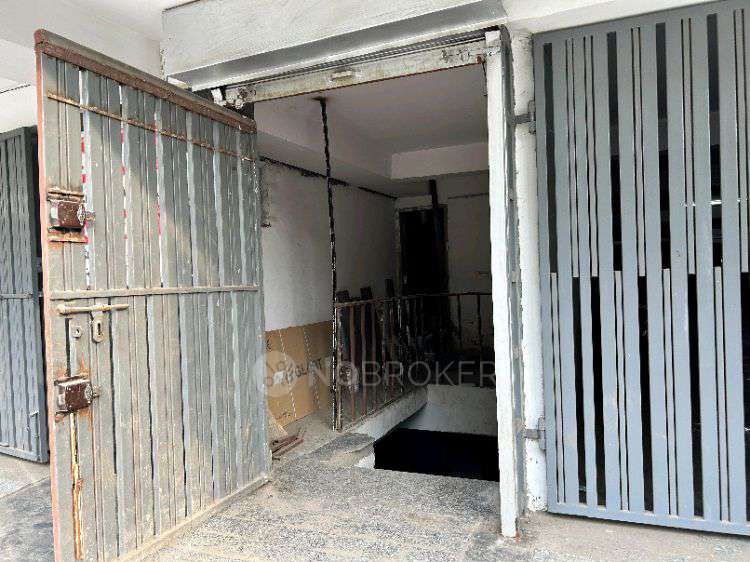 Godown/Warehouse in Moti Nagar, Delhi for sale 