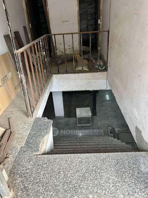 Godown/Warehouse in Moti Nagar, Delhi for sale 