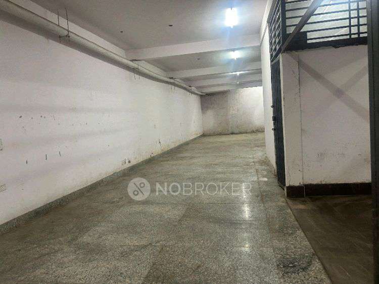 Godown/Warehouse in Moti Nagar, Delhi for sale 