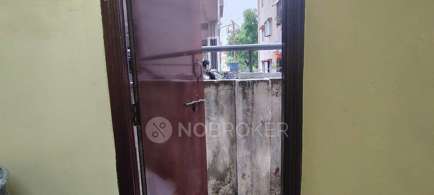 1 BHK Flat In Sri Towes For Sale  In  Moosapet