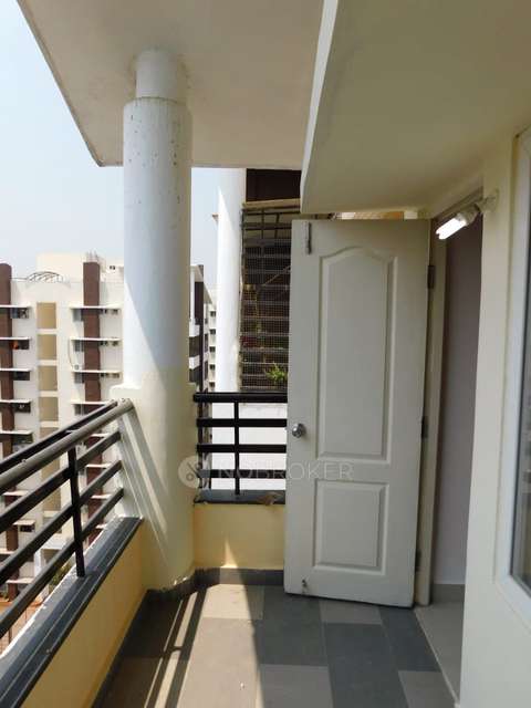 2 BHK Flat In Manjeera Diamond Towers For Sale  In Tellapur