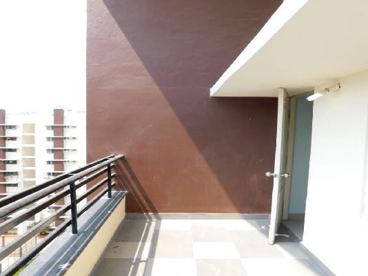 2 BHK Flat In Manjeera Diamond Towers For Sale  In Tellapur
