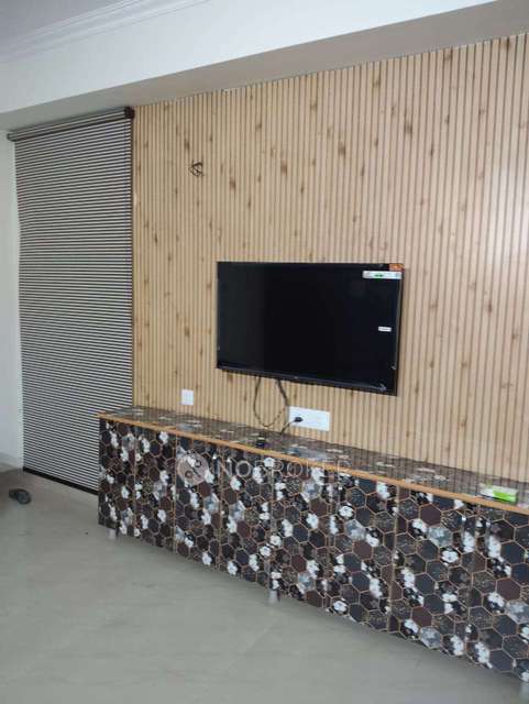 2 BHK Flat In Jkg Palm Court,gaur City 2, Noida Extention for Rent  In Noida Extention