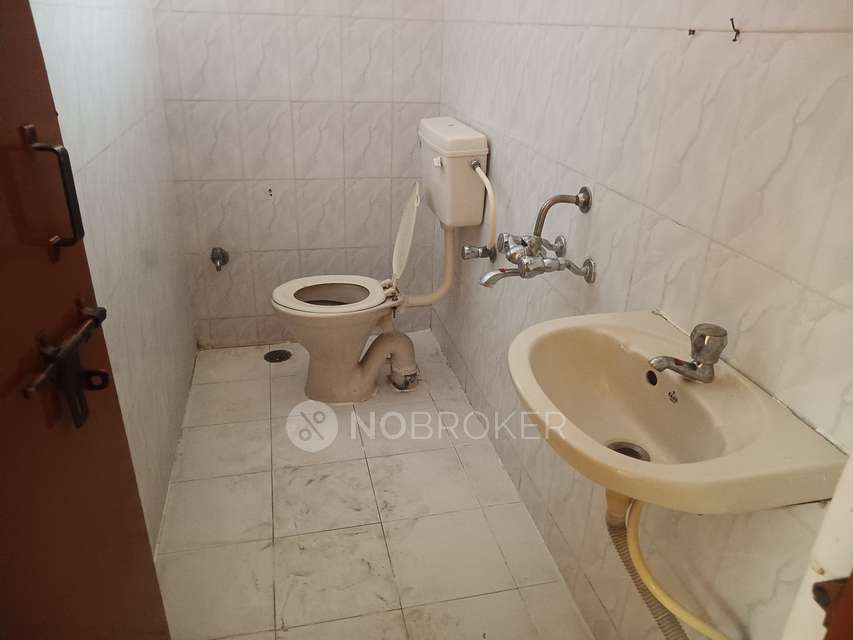 2 BHK Flat In Raj Towers Kukatpally, Kukatpally For Sale  In Eenadu Colony