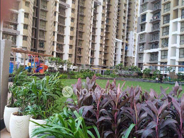 1 BHK Flat In Chandak Nishchay For Sale  In Dahisar East