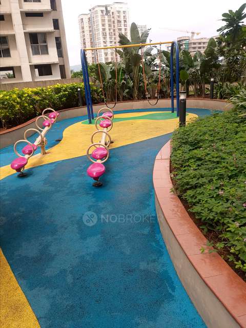 2 BHK Flat In S D Corporation For Sale  In Kandivali East