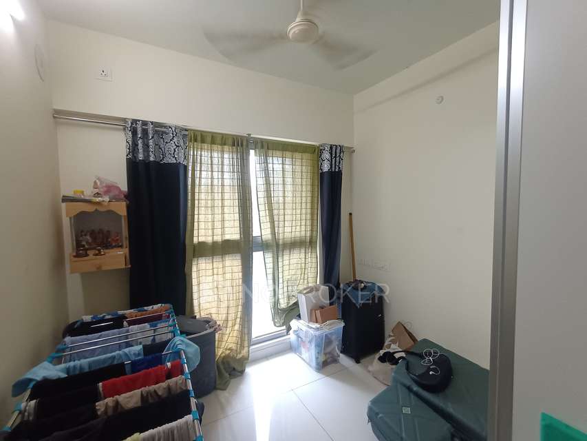 2 BHK Flat In S D Corporation For Sale  In Kandivali East