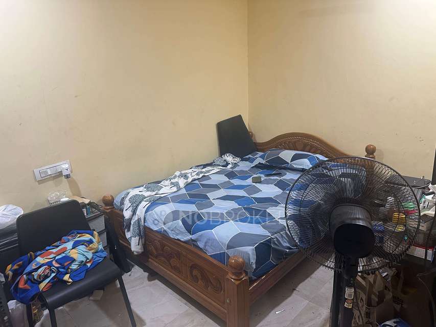 Single Room for Male In 2 BHK  In Taraka   In Moti Nagar